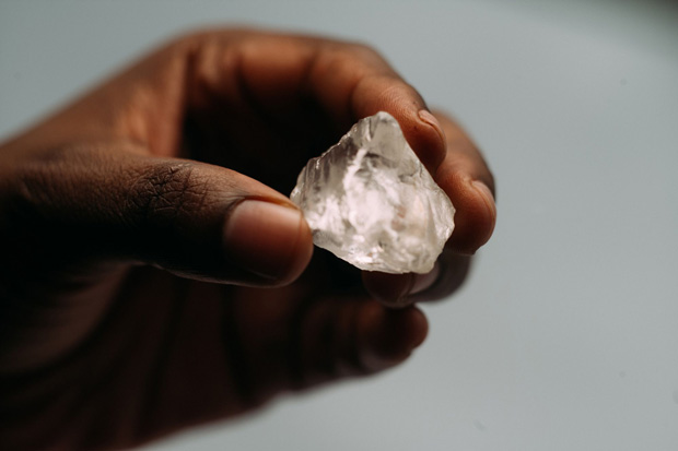 برای مشاهده الماس راف 117.93 قیراطی، به نمایشگاه De Beers در هنگ کنگ بروید